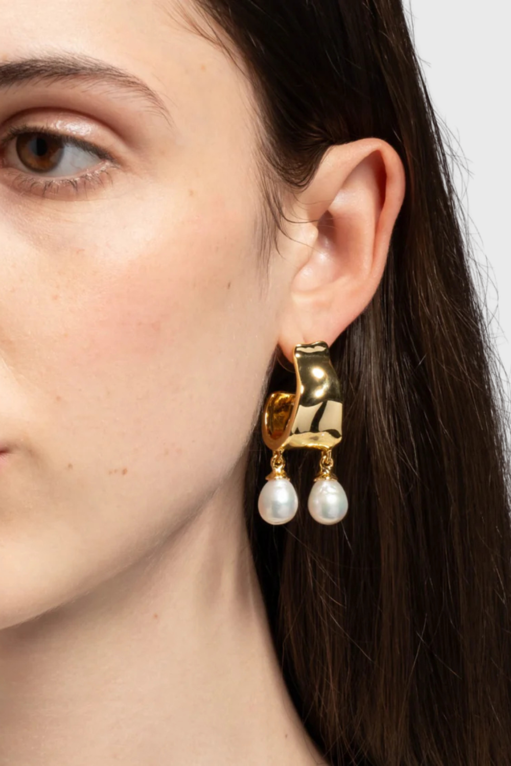 Alexis Bittar Perla Freshwater Pearl Drop Hoop Earring - Model2