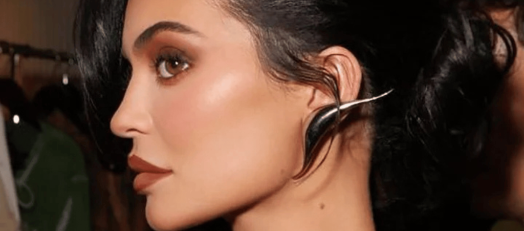 Lush Collective | Soft Sculpting with Cream Contour