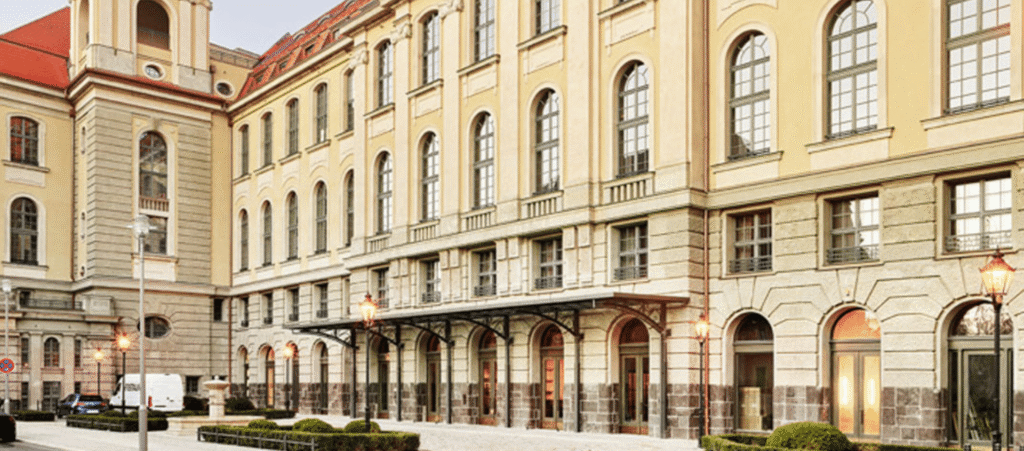 Lush Collective | Telegraphenamt Berlin