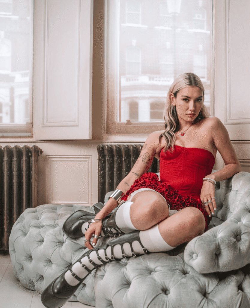 Lush Collective | Nieve Ella - Style That Reflects the Music
