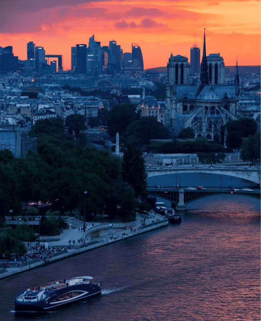 Lush Collective | Paris Seine - The Fleet: Character Boats and Panoramic Vessels